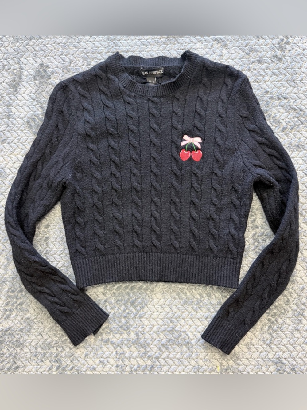 Urban Heritage Black Cable Knit Cherry Embroidered Cropped Sweater Size Large